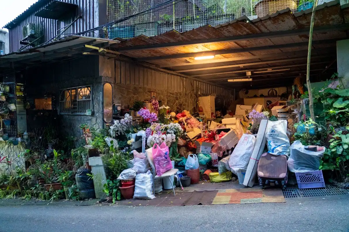Garage encombré à débarrasser à Marseille